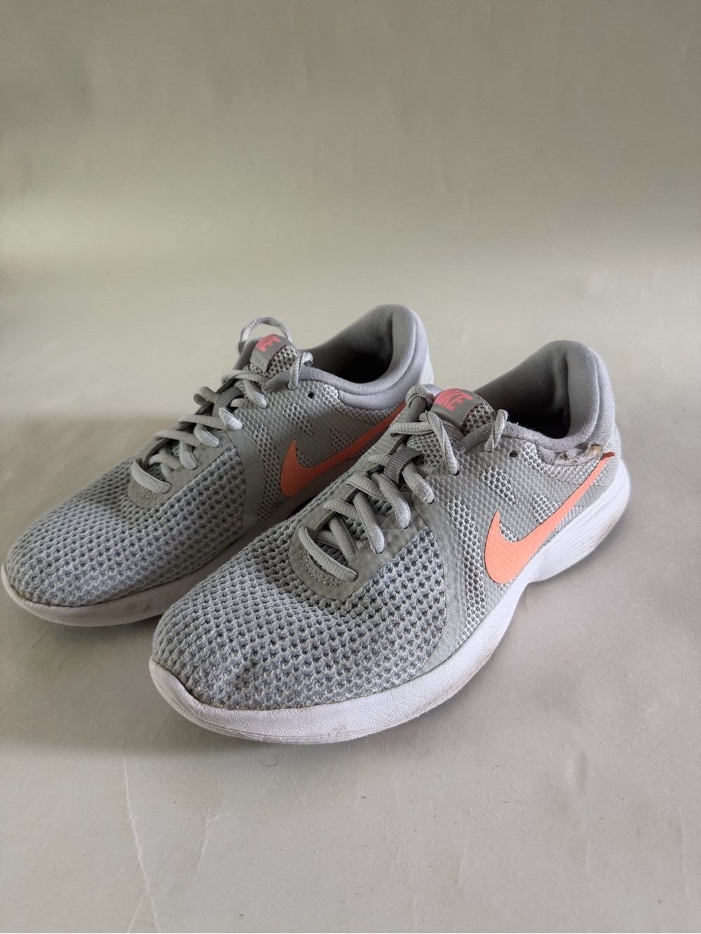 Nike Light Gray Mesh Trainers with Coral Swoosh